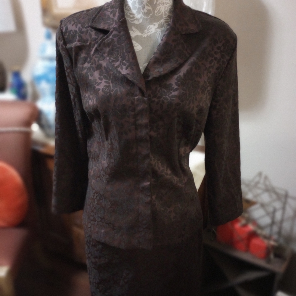 Alyn Paige Skirt Suit - Picture 3 of 11